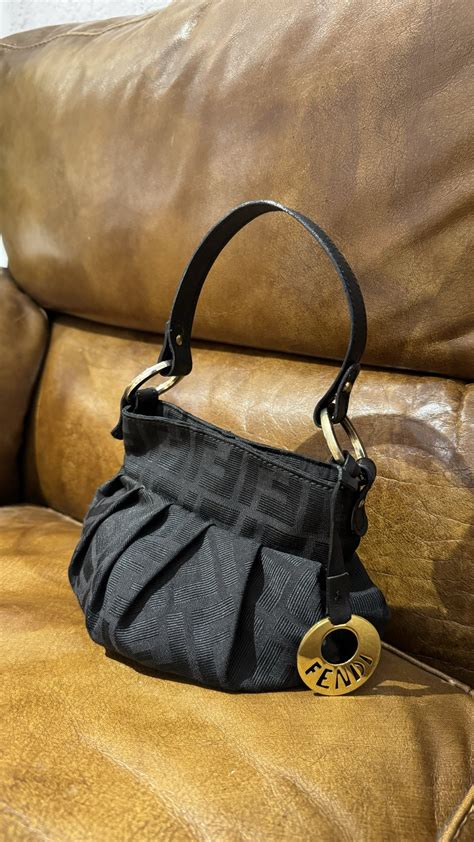 borsa monogram nera fendi